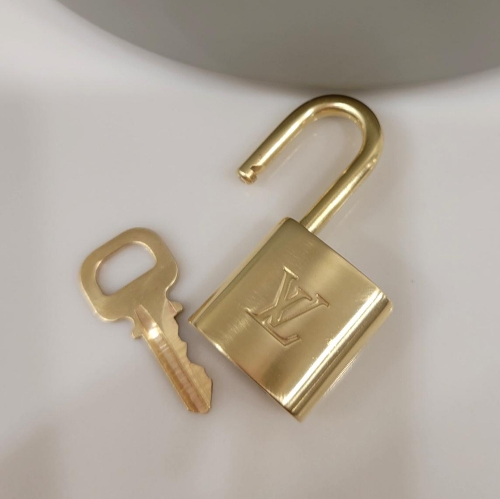 💯 Authentic Louis Vuitton Padlock and Key Gold Brass